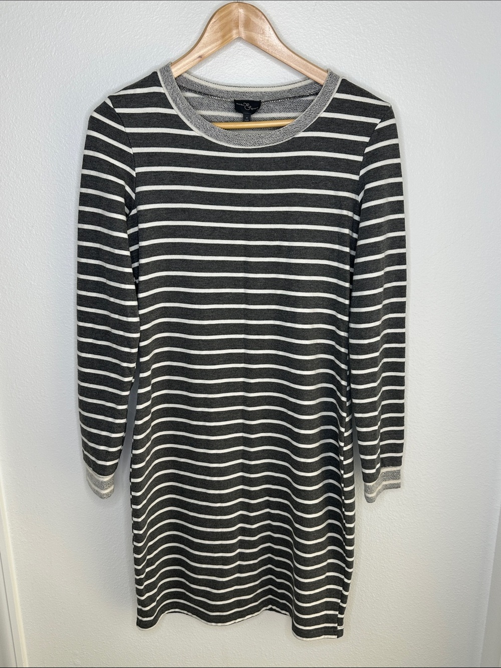 Market & Spruce size Medium Striped Long Sleeve Knit Dress - Grey & White